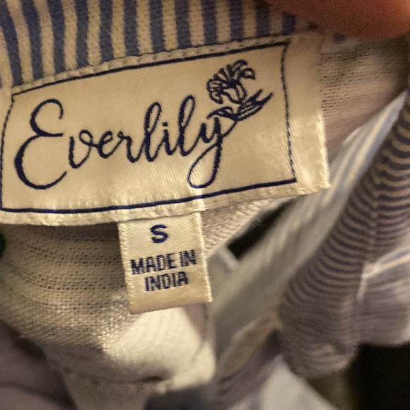 Everlily women’s short sleeve, just below the knee button up blue and white s - Picture 3 of 3